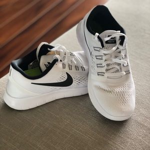 Good condition, classic running sneakers